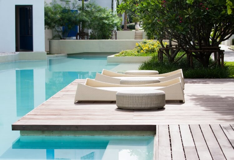 Construire une piscine à forme libre