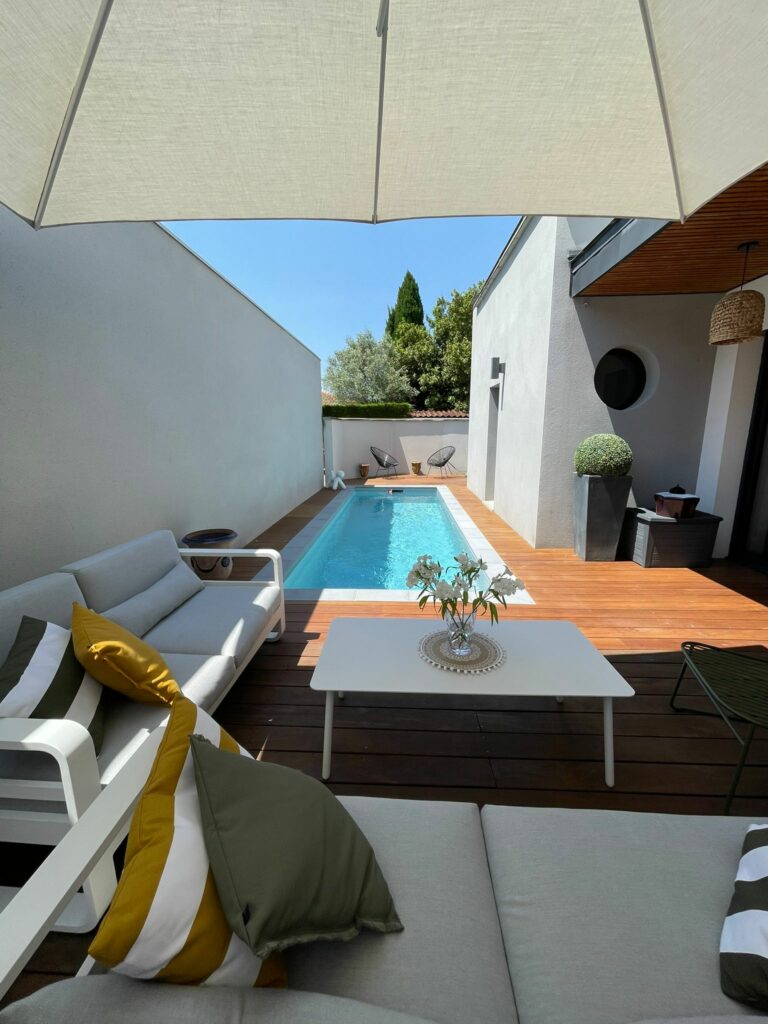 Une piscine couloir de nage construite par Labège Piscines